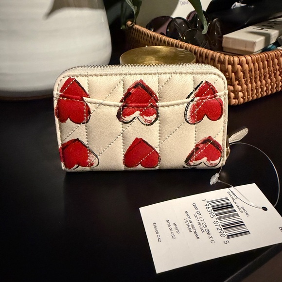 Coach Essential Small Zip Around Card Case With Quilting And Heart Print - Picture 4 of 8